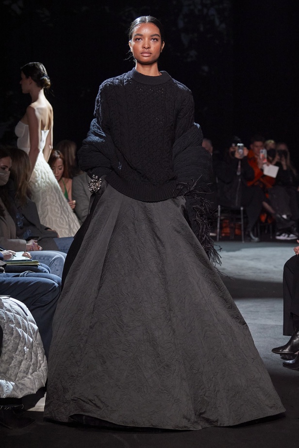 عرض أزياء مجموعة Brandon Maxwell لموسم خريف وشتاء 2022 في نيويورك