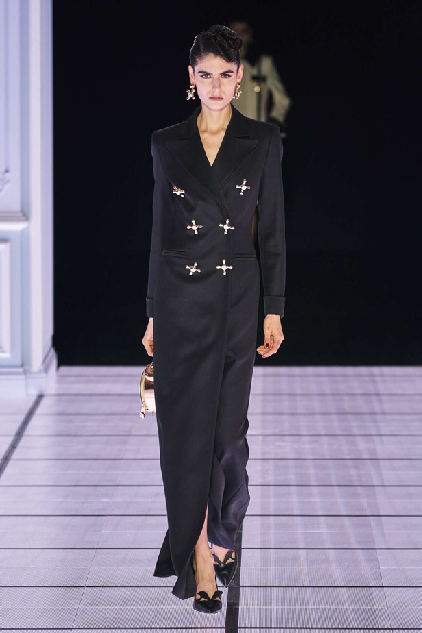 عرض أزياء مجموعة Moschino لموسم خريف وشتاء 2022 في ميلانو