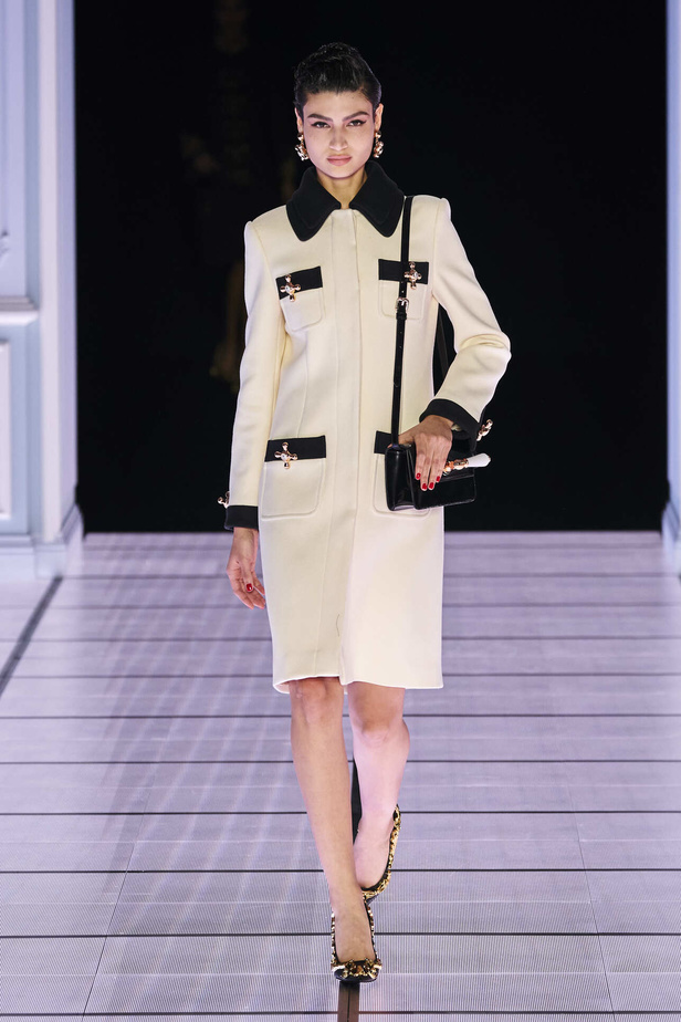 عرض أزياء مجموعة Moschino لموسم خريف وشتاء 2022 في ميلانو