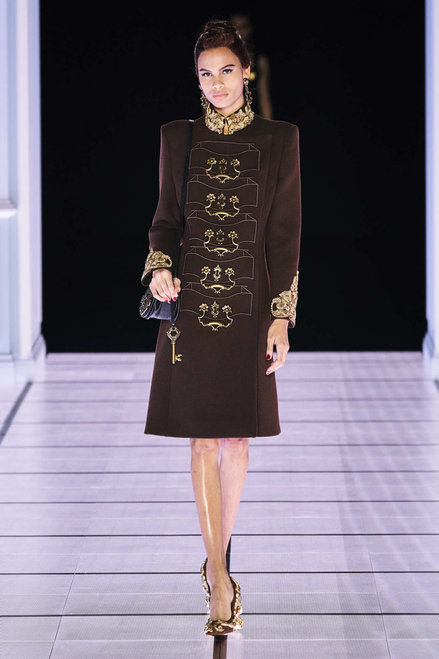 عرض أزياء مجموعة Moschino لموسم خريف وشتاء 2022 في ميلانو