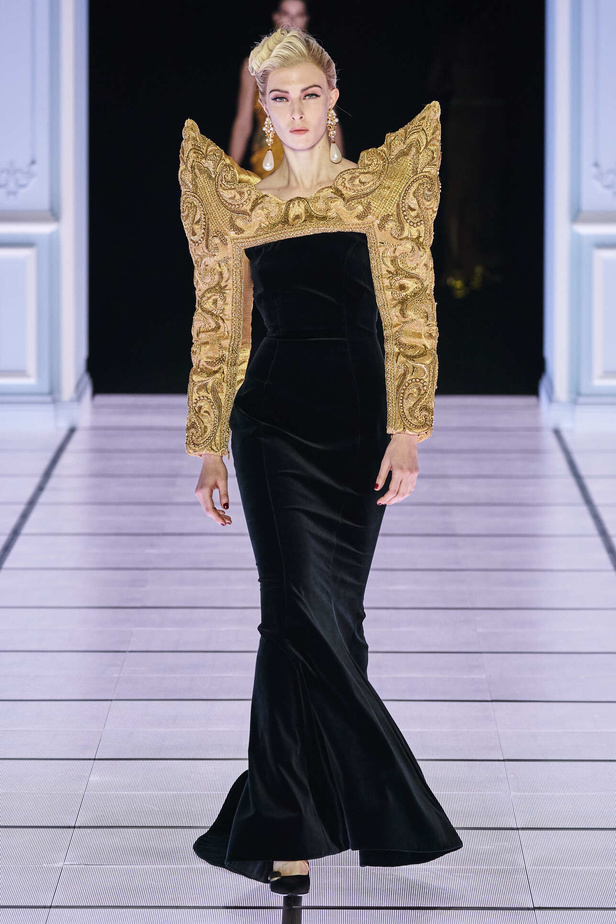 عرض أزياء مجموعة Moschino لموسم خريف وشتاء 2022 في ميلانو