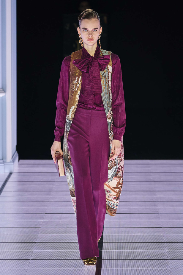 عرض أزياء مجموعة Moschino لموسم خريف وشتاء 2022 في ميلانو