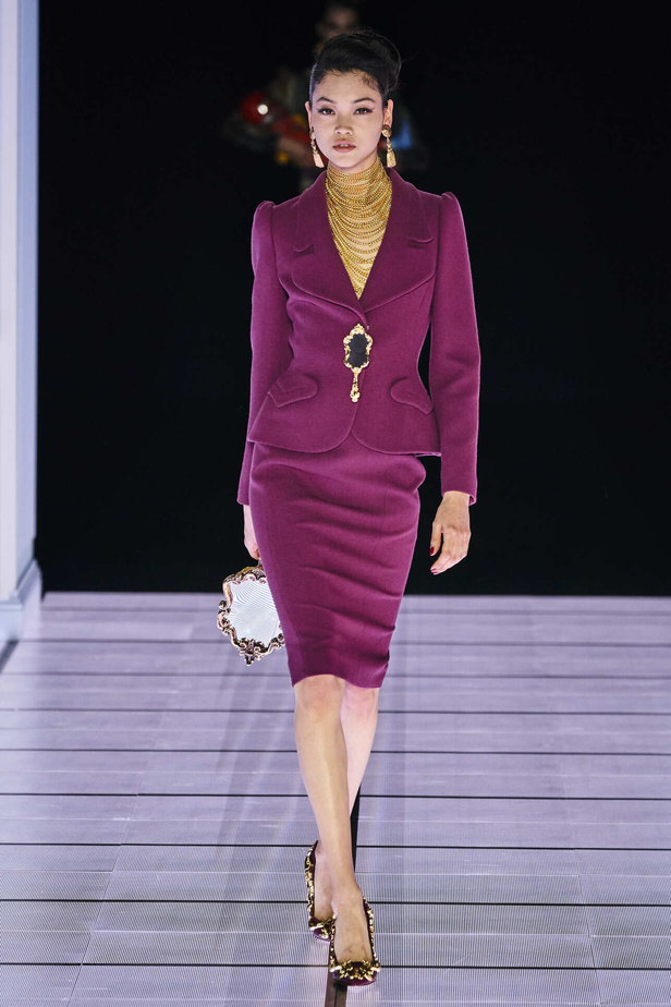 عرض أزياء مجموعة Moschino لموسم خريف وشتاء 2022 في ميلانو