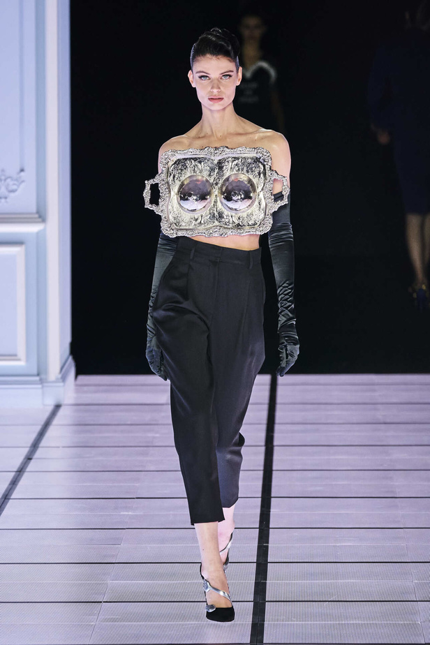 عرض أزياء مجموعة Moschino لموسم خريف وشتاء 2022 في ميلانو