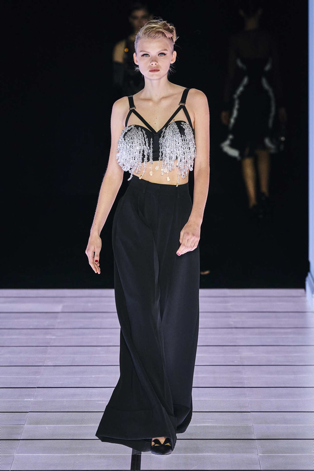 عرض أزياء مجموعة Moschino لموسم خريف وشتاء 2022 في ميلانو