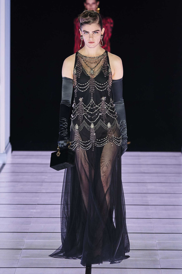 عرض أزياء مجموعة Moschino لموسم خريف وشتاء 2022 في ميلانو