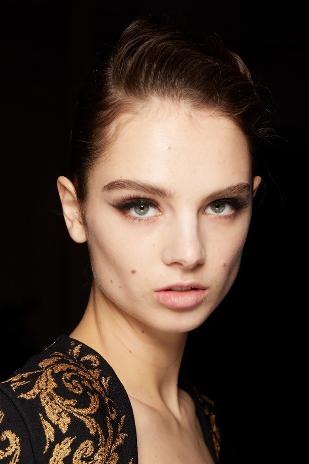 اطلالات جمالية من عرض أزياء مجموعة Moschino لموسم خريف وشتاء 2022 في ميلانو