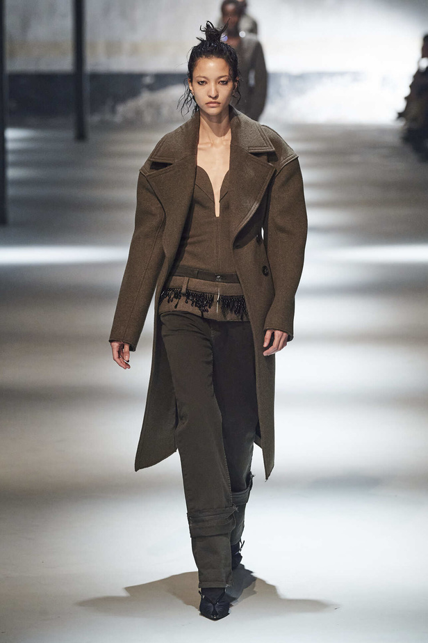 عرض أزياء مجموعة N21 لموسم خريف وشتاء 2022 في ميلانو