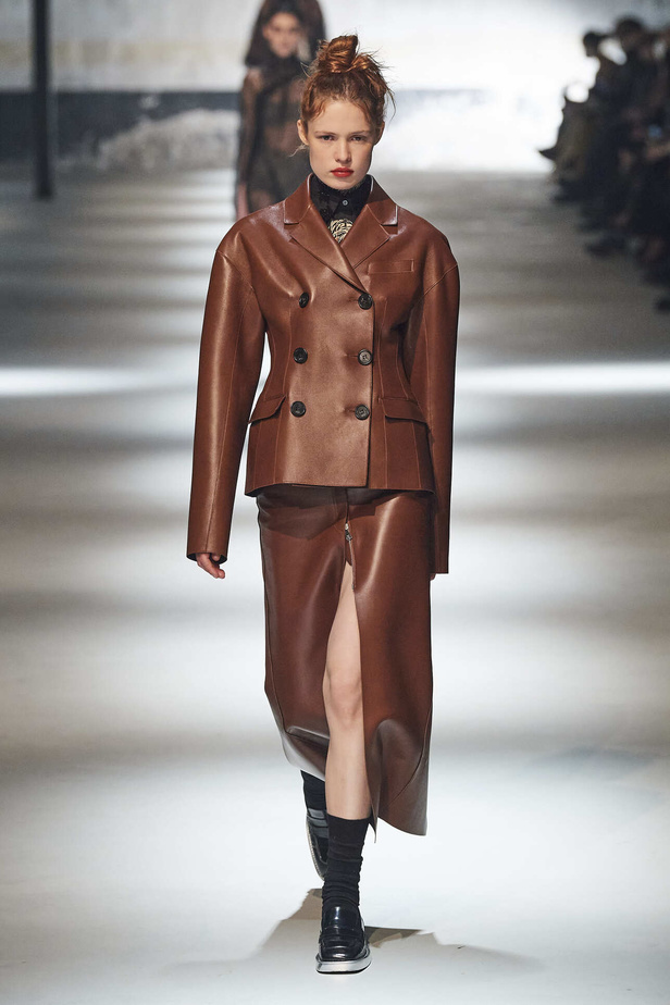 عرض أزياء مجموعة N21 لموسم خريف وشتاء 2022 في ميلانو