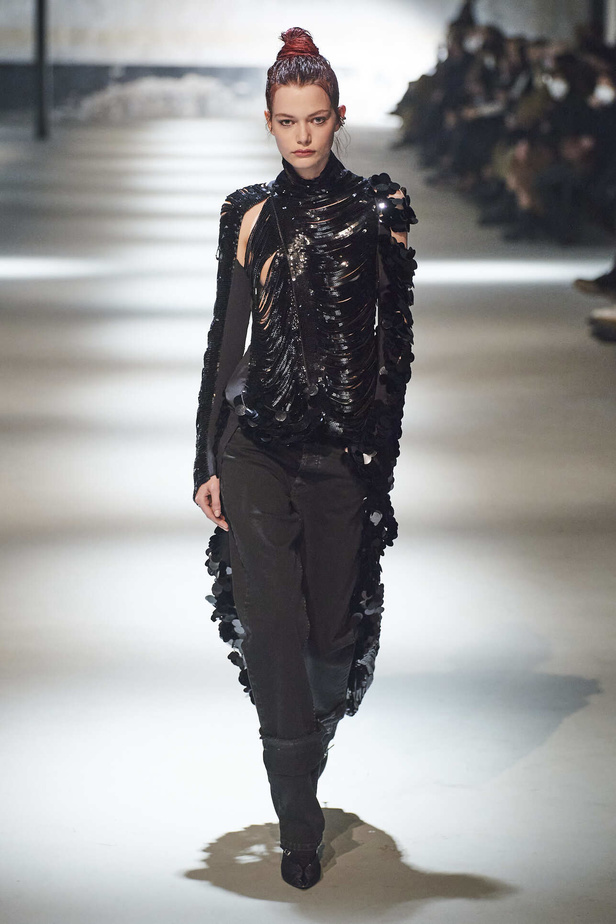 عرض أزياء مجموعة N21 لموسم خريف وشتاء 2022 في ميلانو