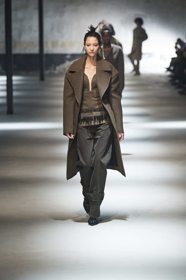 عرض أزياء مجموعة N21 لموسم خريف وشتاء 2022 في ميلانو
