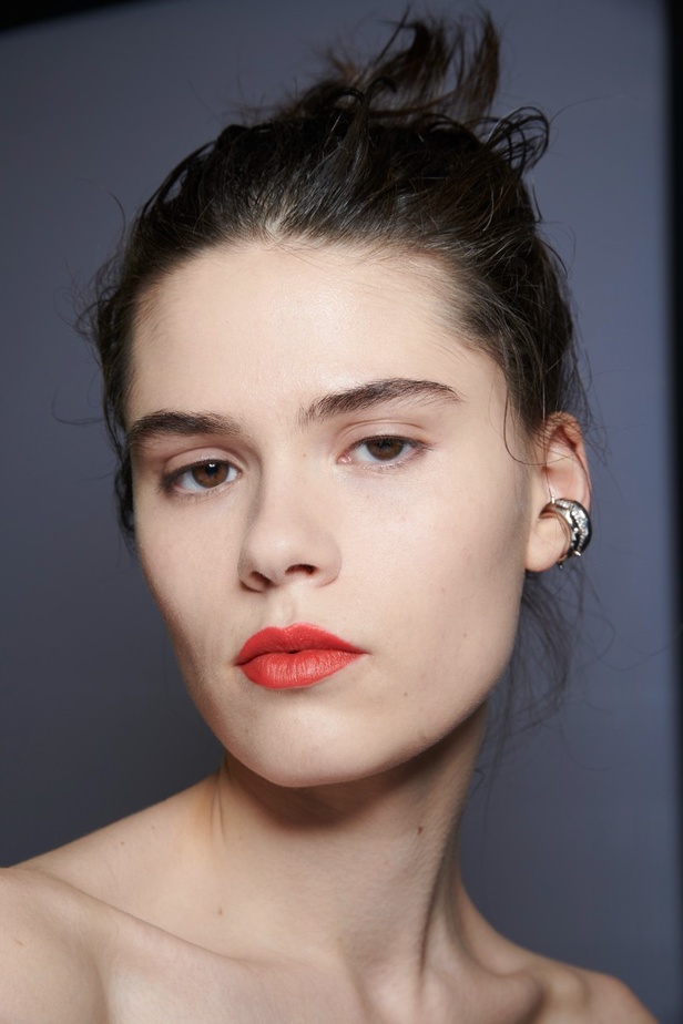 إطلالات جمالية من عرض أزياء مجموعة N21 لموسم خريف وشتاء 2022 في ميلانو