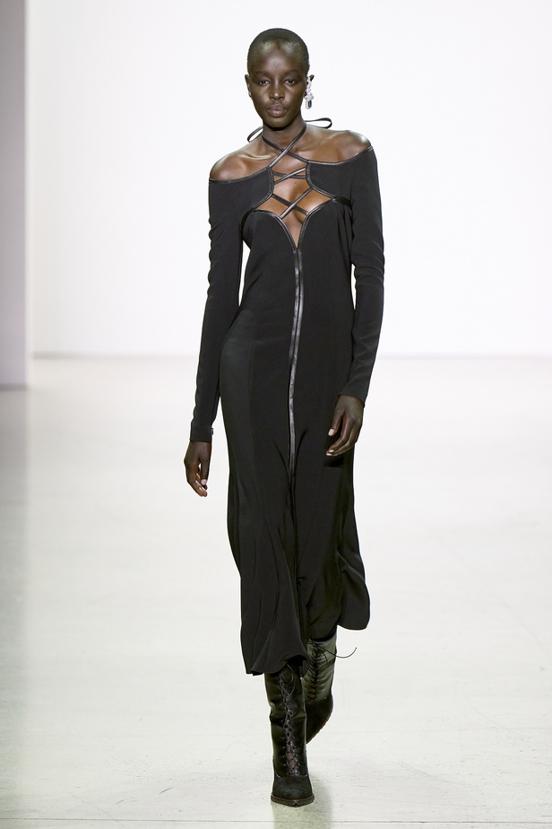 مجموعة أزياء Prabal Gurung لخريف وشتاء 2022