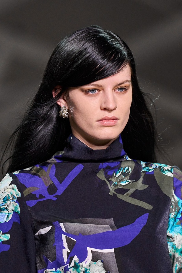 اطلالات جمالية من مجموعة أزياء Prabal Gurung لخريف وشتاء 2022