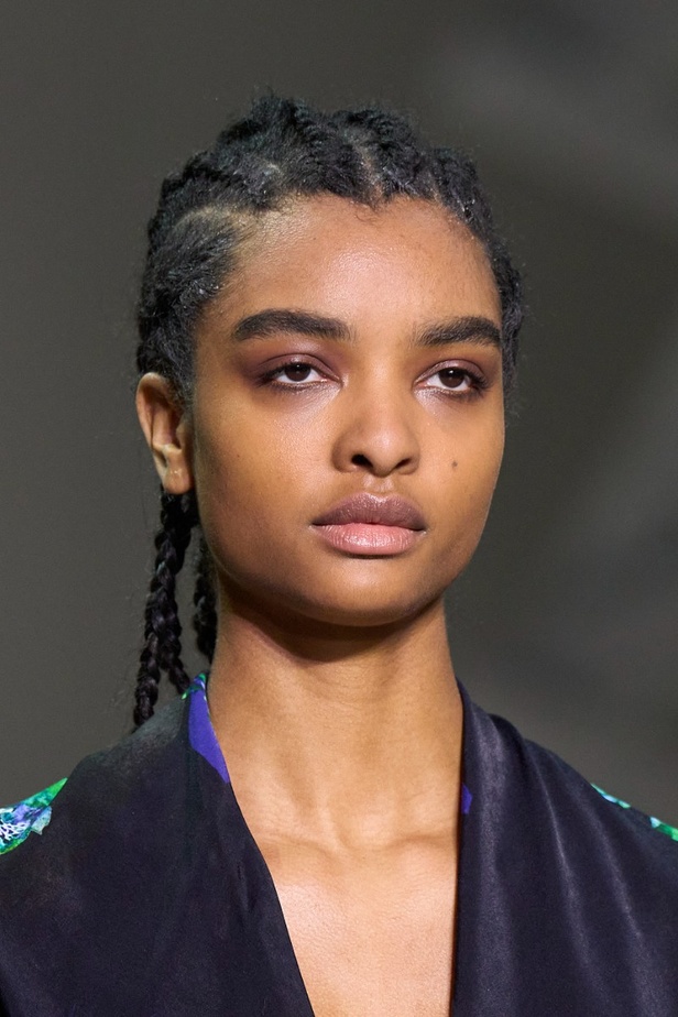 اطلالات جمالية من مجموعة أزياء Prabal Gurung لخريف وشتاء 2022