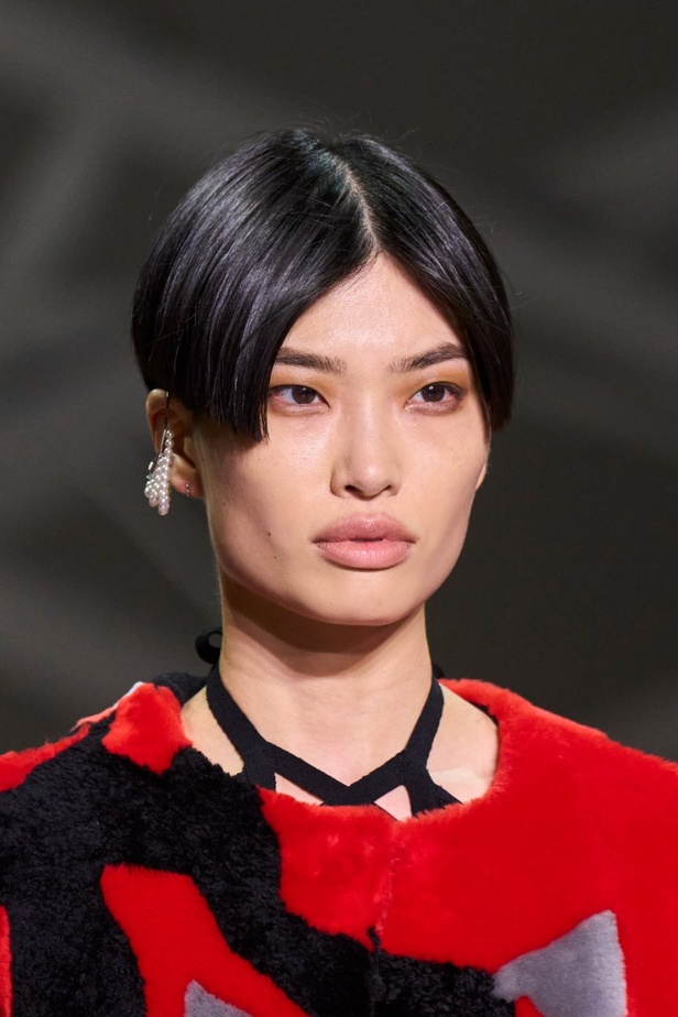 اطلالات جمالية من مجموعة أزياء Prabal Gurung لخريف وشتاء 2022