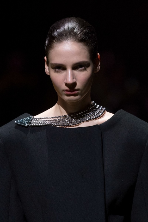 اطلالات جمالية من عرض Prada لخريف 2022