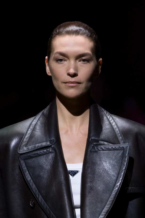 اطلالات جمالية من عرض Prada لخريف 2022