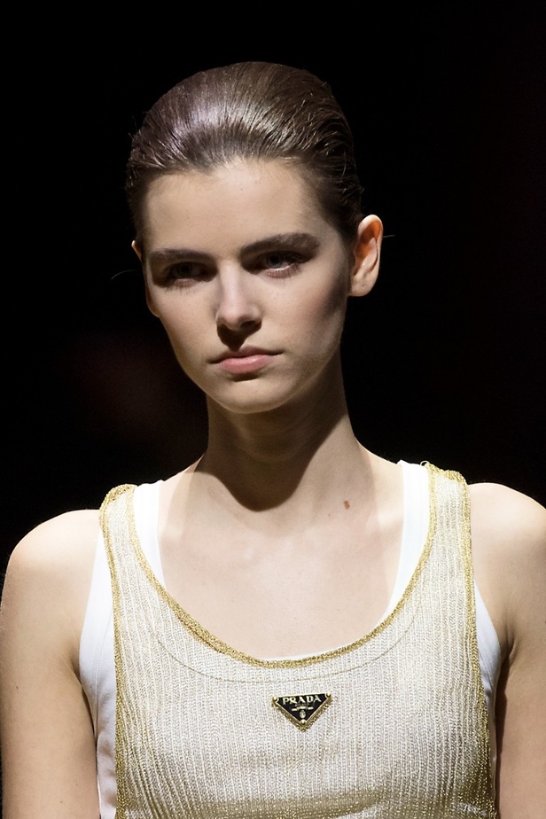 اطلالات جمالية من عرض Prada لخريف 2022