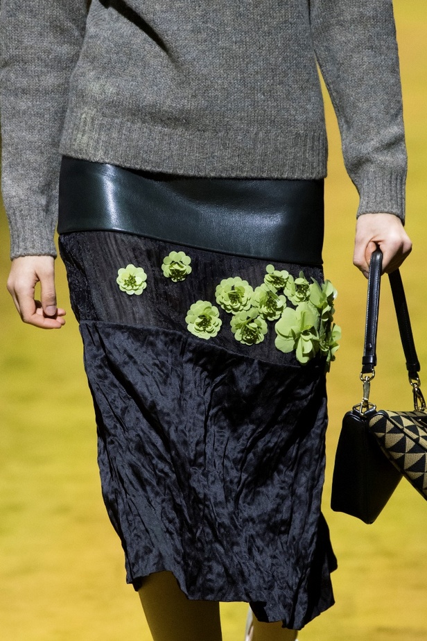 مجموعة Prada لخريف شتاء 2022 تكرّس إيديولوجيا الدار بلمسة عصرية