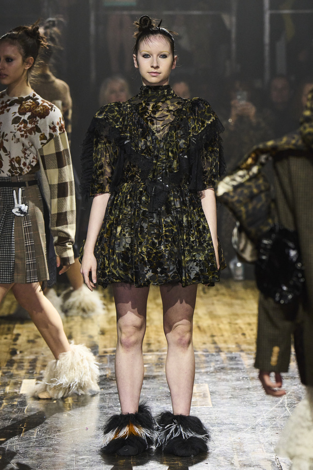 عرض أزياء مجموعة Preen by Thornton Bregazzi لموسم خريف وشتاء 2022 في لندن