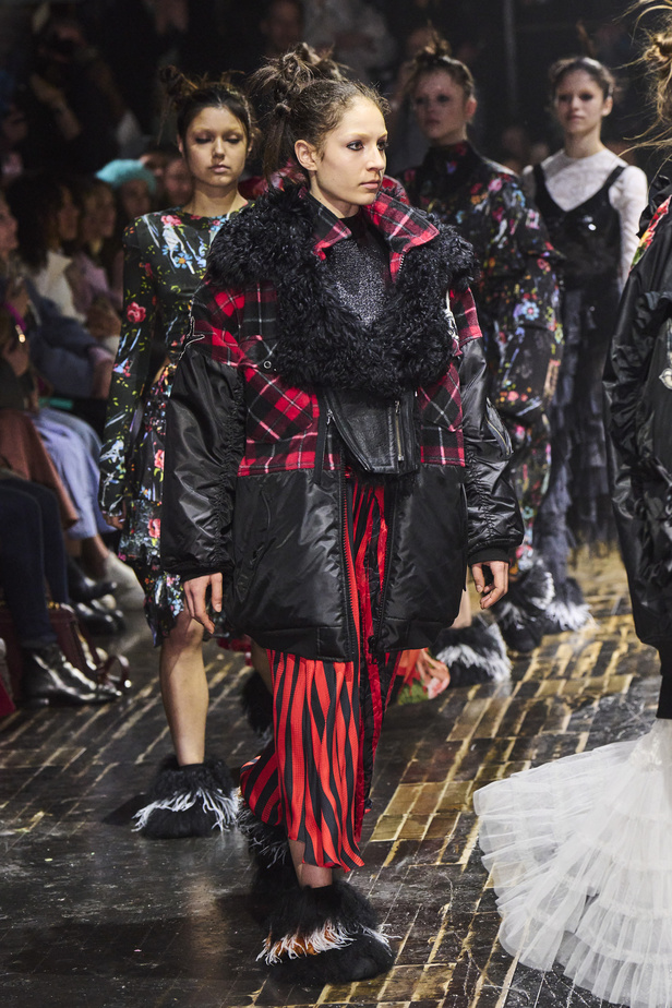 عرض أزياء مجموعة Preen by Thornton Bregazzi لموسم خريف وشتاء 2022 في لندن