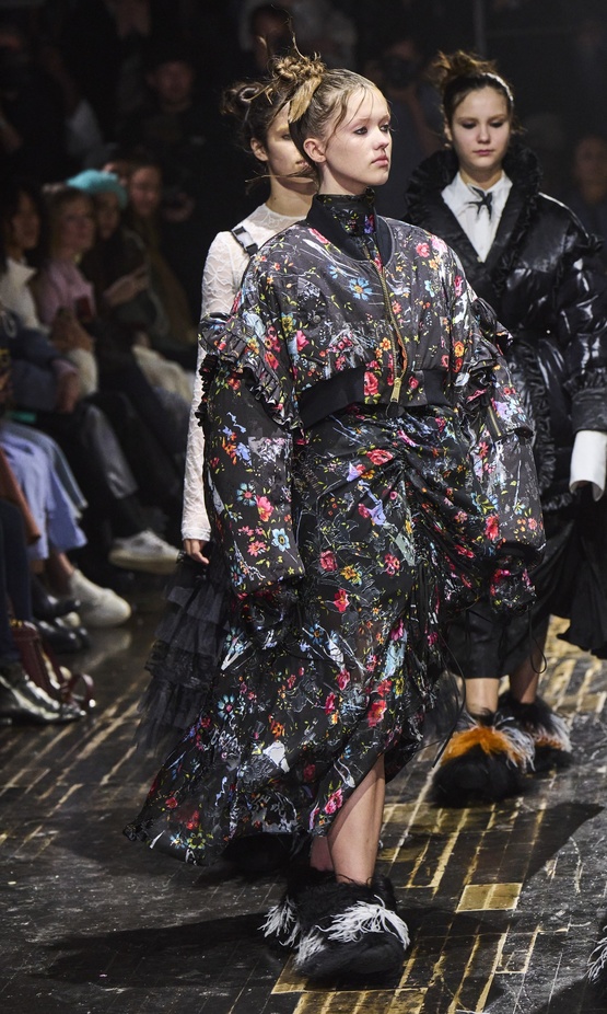 عرض أزياء مجموعة Preen by Thornton Bregazzi لموسم خريف وشتاء 2022 في لندن