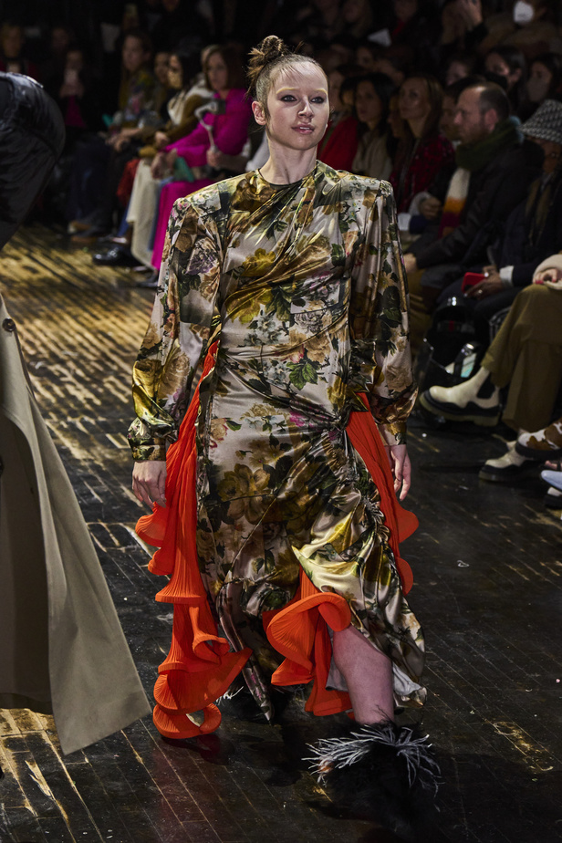 عرض أزياء مجموعة Preen by Thornton Bregazzi لموسم خريف وشتاء 2022 في لندن