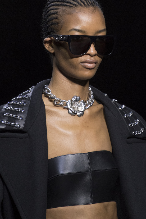 الجرأة والنقشات المتنوعة برزت في عرض روبيرتو كافالي لخريف وشتاء 2022