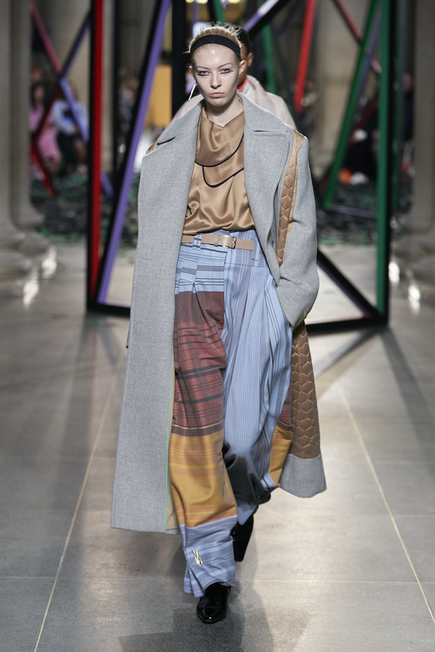 عرض أزياء روسكاندا لموسم خريف 2022