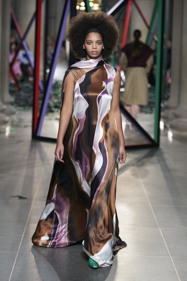 عرض أزياء روسكاندا لموسم خريف 2022