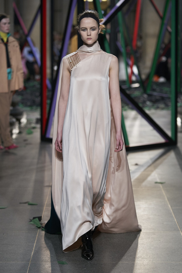 عرض أزياء روسكاندا لموسم خريف 2022