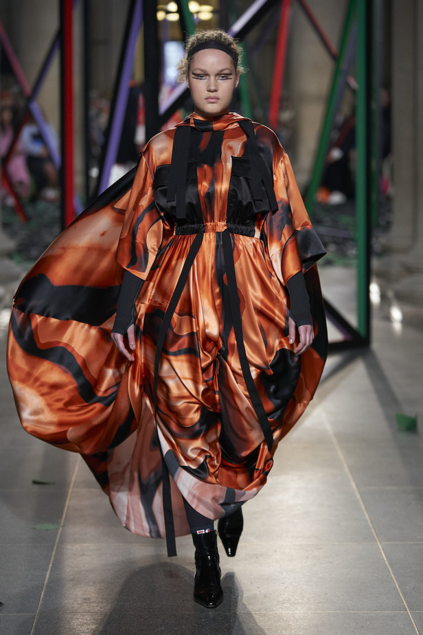 عرض أزياء روسكاندا لموسم خريف 2022