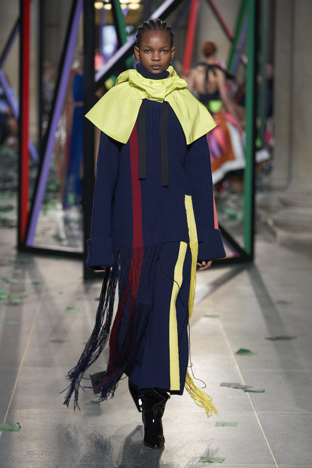 عرض أزياء روسكاندا لموسم خريف 2022