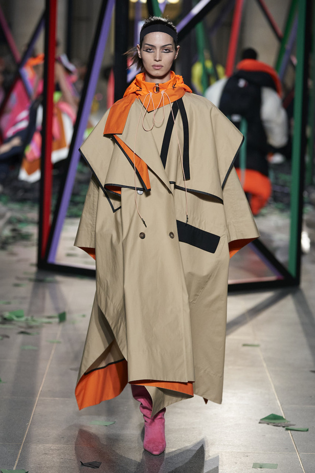 عرض أزياء روسكاندا لموسم خريف 2022