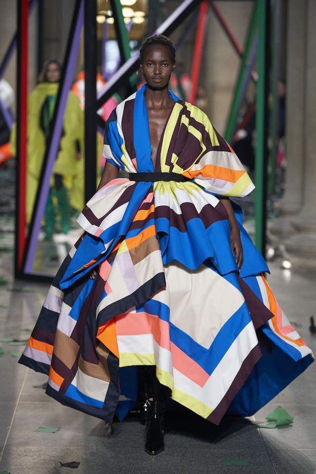 عرض أزياء روسكاندا لموسم خريف 2022