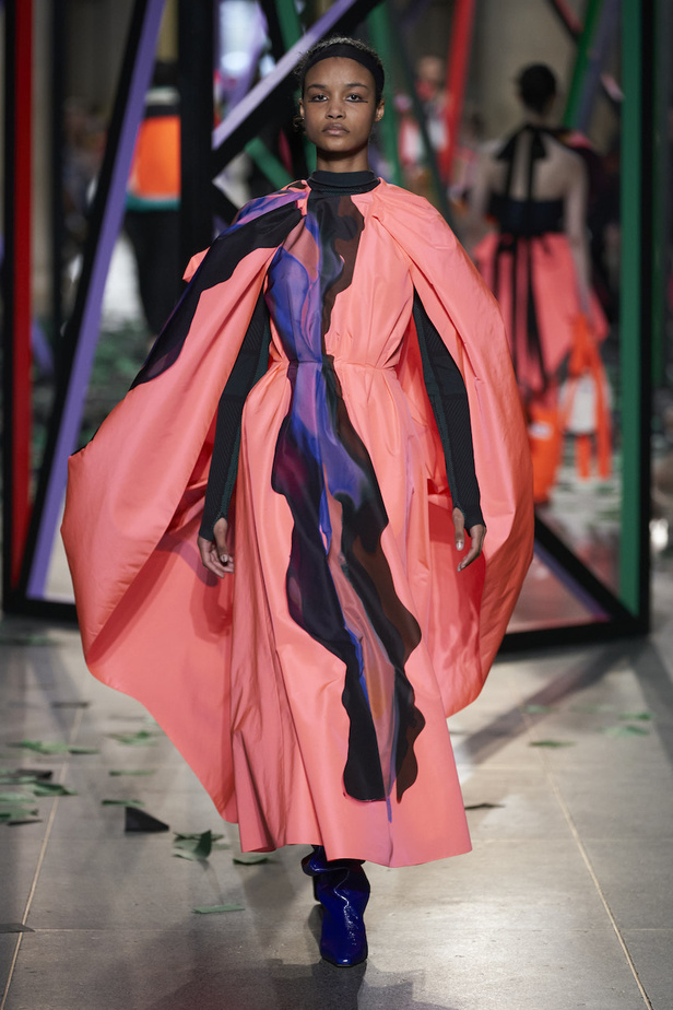 عرض أزياء روسكاندا لموسم خريف 2022