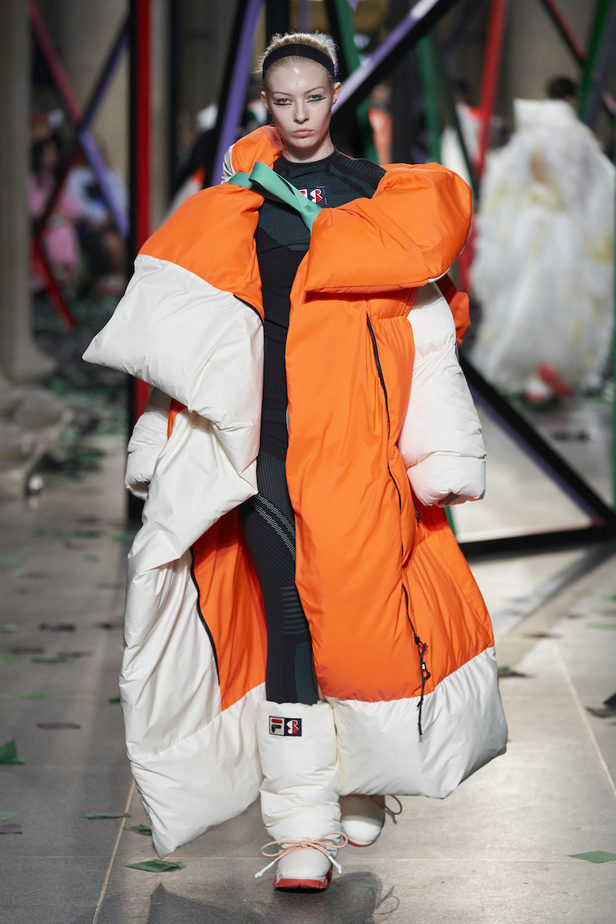 عرض أزياء روسكاندا لموسم خريف 2022