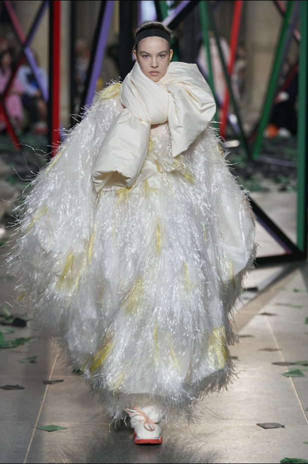 عرض أزياء روسكاندا لموسم خريف 2022