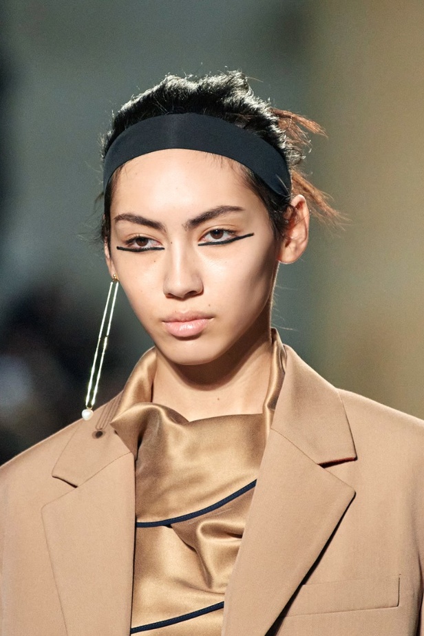 اطلالات جمالية من عرض أزياء Roksanda لموسم خريف 2022