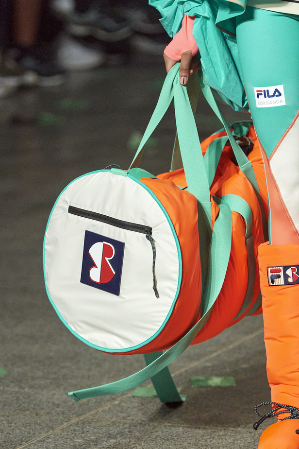 عرض أزياء روسكاندا لموسم خريف 2022