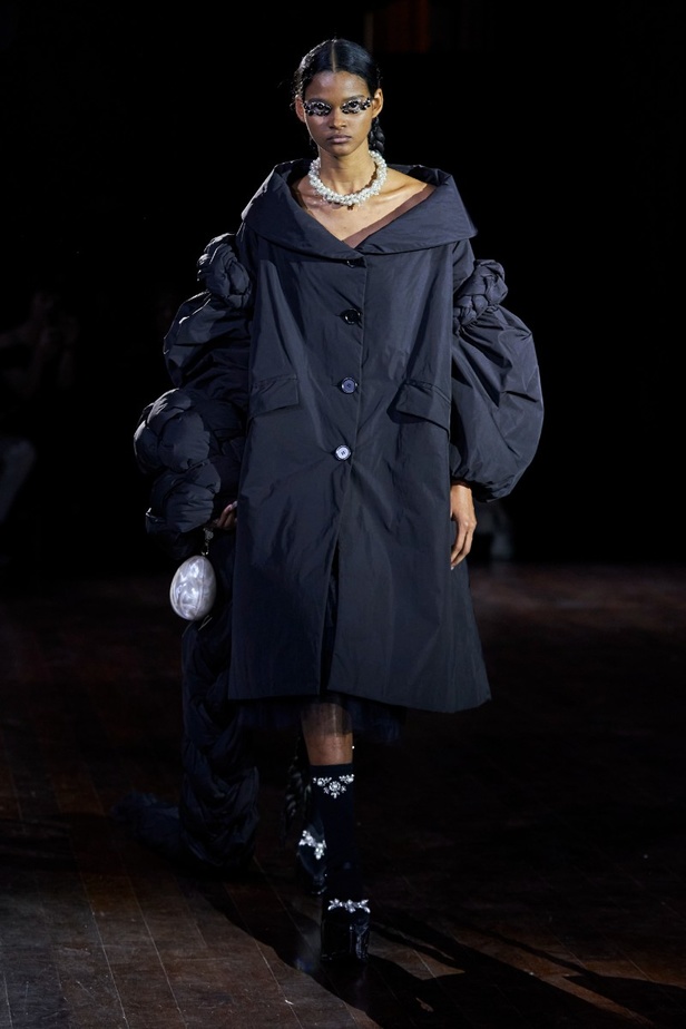 مجموعة أزياء Simone Rocha لخريف وشتاء 2022