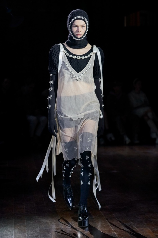 مجموعة أزياء Simone Rocha لخريف وشتاء 2022