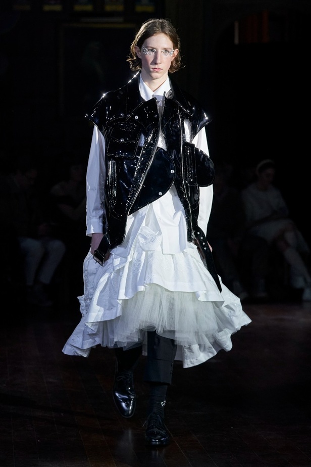 مجموعة أزياء Simone Rocha لخريف وشتاء 2022