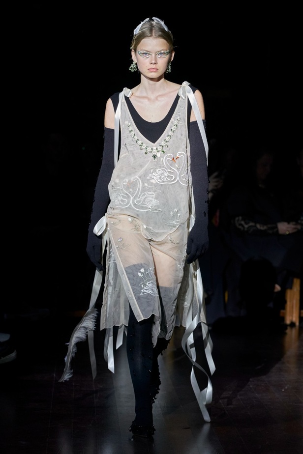 مجموعة أزياء Simone Rocha لخريف وشتاء 2022