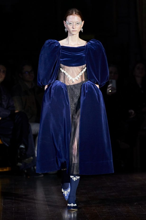 مجموعة أزياء Simone Rocha لخريف وشتاء 2022