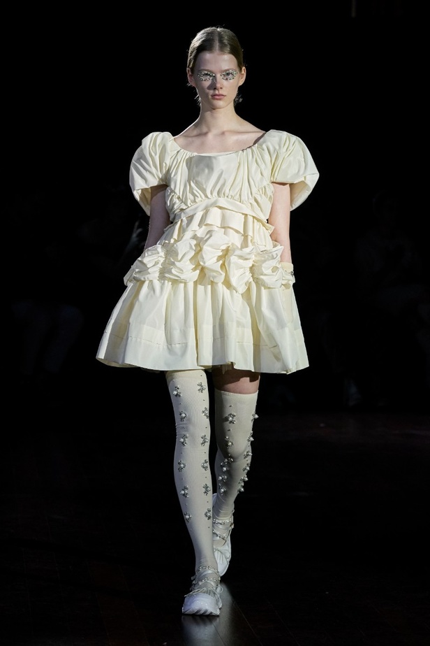 مجموعة أزياء Simone Rocha لخريف وشتاء 2022