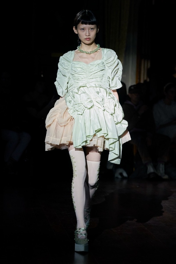 مجموعة أزياء Simone Rocha لخريف وشتاء 2022