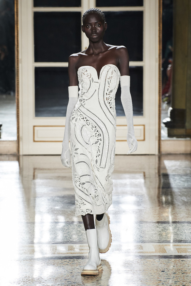 مجموعة Ermano Scervino لموسم خريف وشتاء 2022-2023