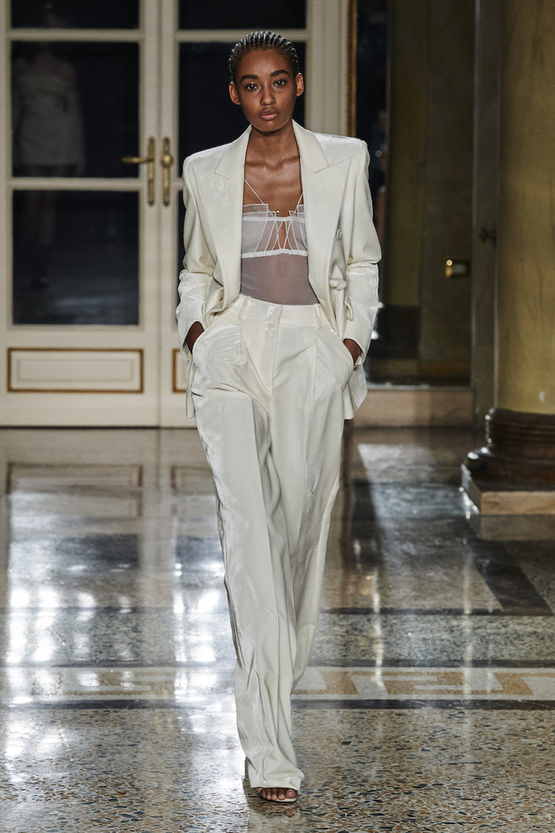 مجموعة Ermano Scervino لموسم خريف وشتاء 2022-2023